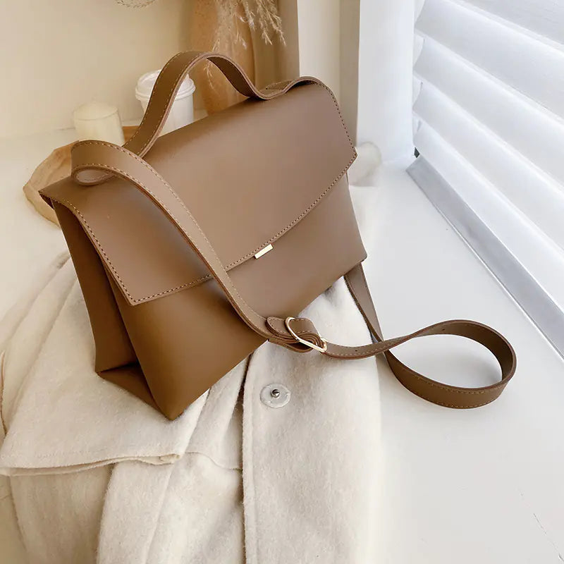 Leather Messenger Handbag (Women’s)